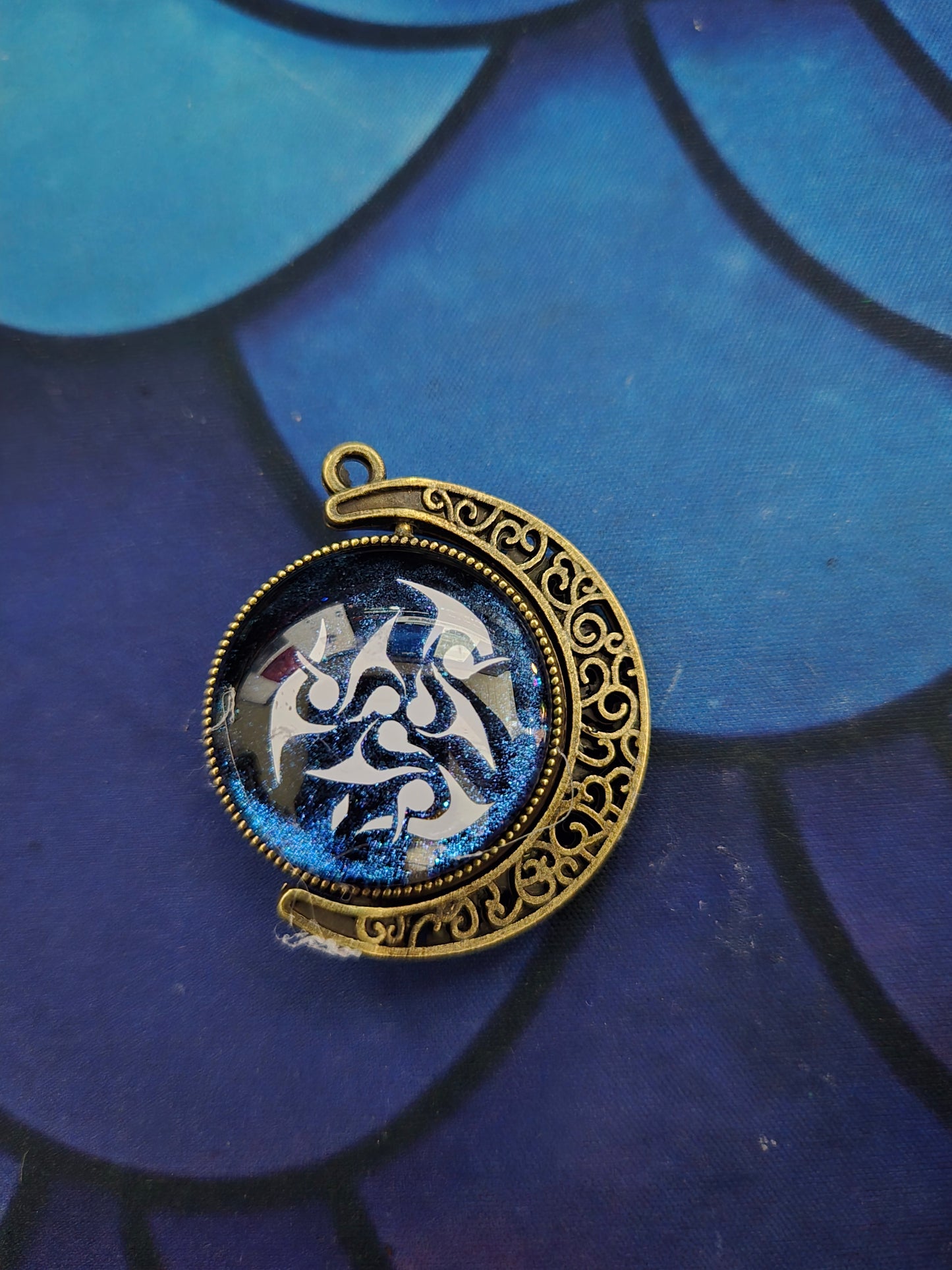 Ruan Mei Spinning Necklace