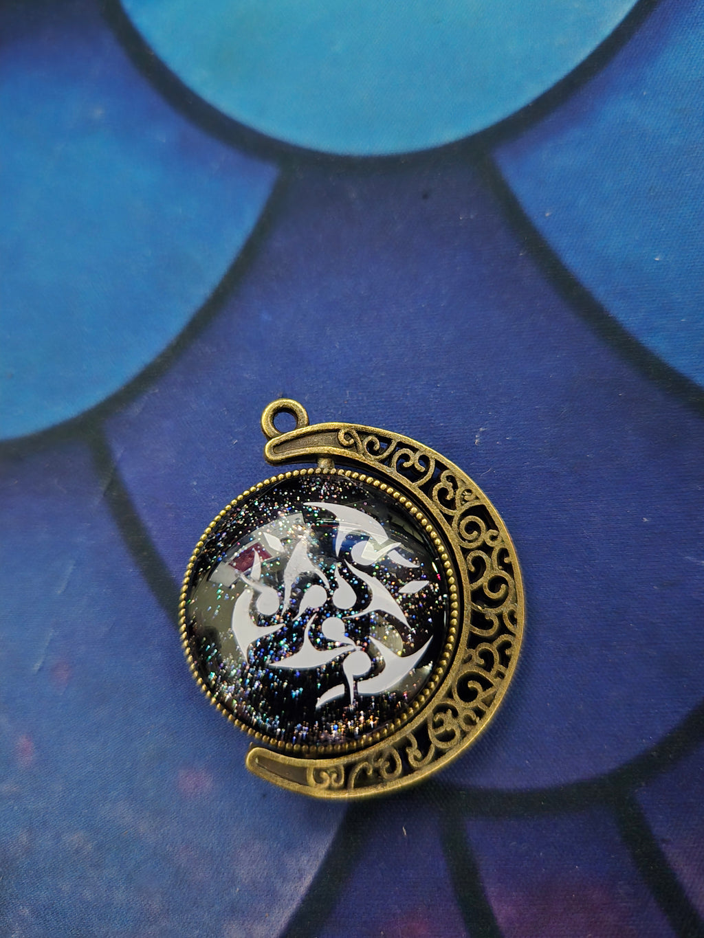 Tribbie Spinning Necklace