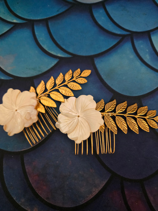 Aglaea Haircomb
