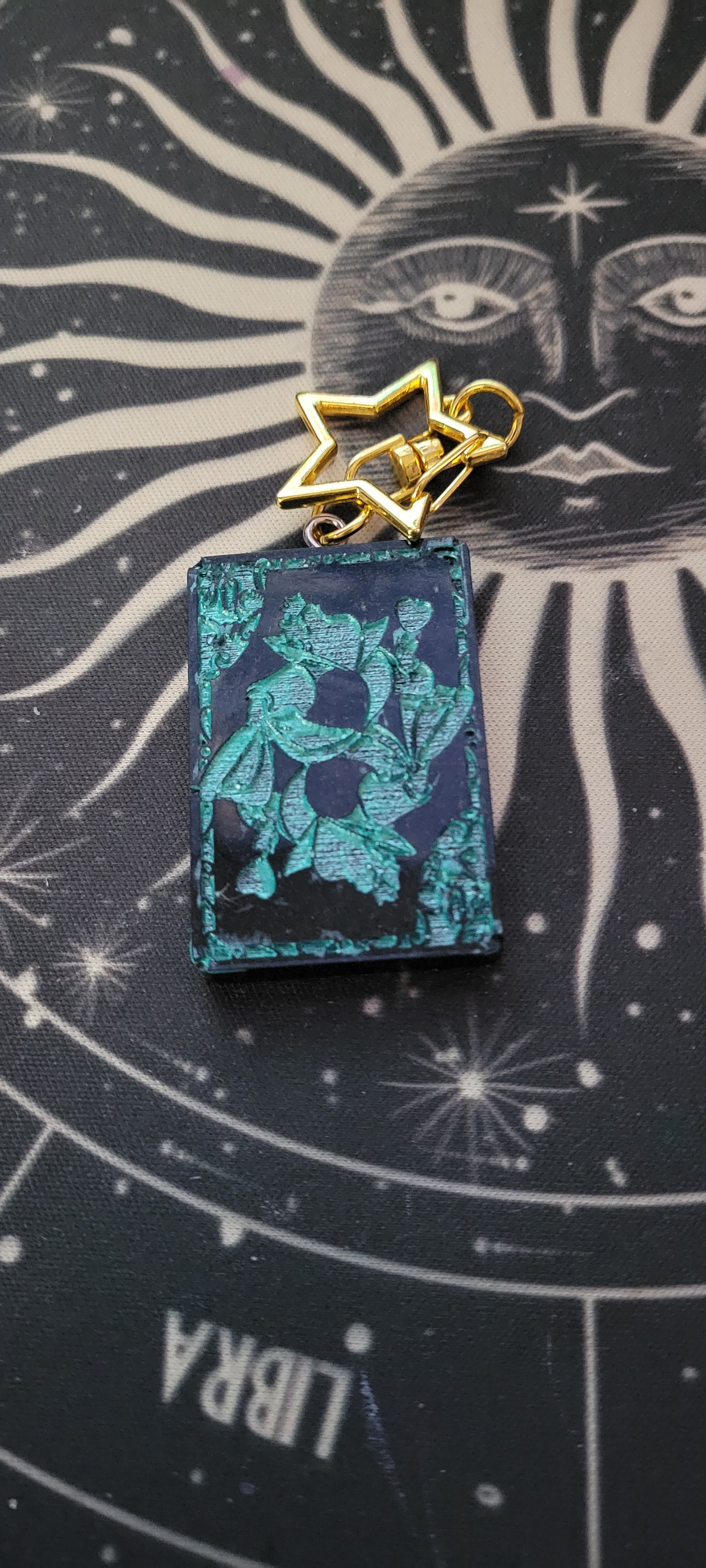 Alice in Wonderland Keychain